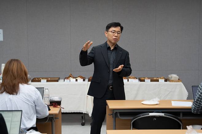 ▲양철호 삼양사 식자재유통BU장이 냉동생지 사업을 설명하고 있다. 사진=삼양사