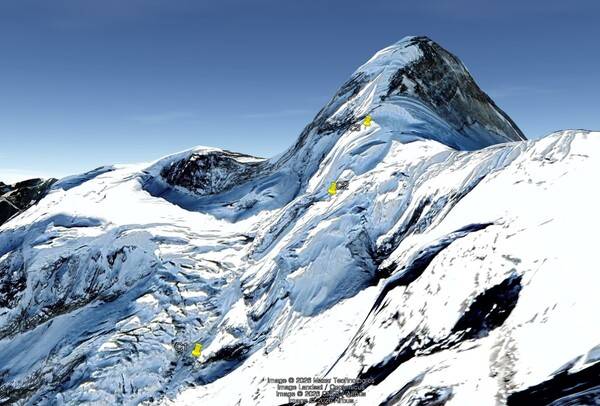 베이스캠프(5,143m)를 기준으로 새트피크 정상(6,220m)까지 등반한 높이는 약 1,077m라고 할수 있다. 평균 경사는 약 50도 정도 된다. 이 구간에&nbsp;캠프 1, 2, 3을 설치 했다. 캠프위치(노란 핀). (제공= 대한산악연맹)​​​​​