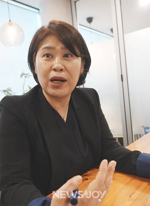 김옥란 센터장은 사회적으로 고립된 청년들과 공동 주거하며 함께 살아왔다. 2018년부터는 본격적으로 은둔·고립 청년들을 돕기 위해 센터를 만들었다. 뉴스앤조이 나수진