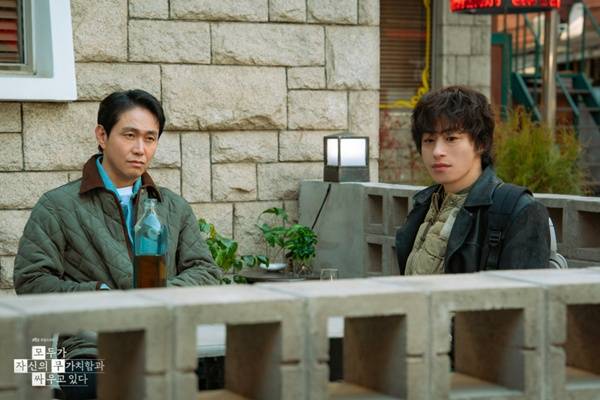 JTBC 토일드라마 '모두가 자신의 무가치함과 싸우고 있다' 스틸컷. ⓒJTBC
