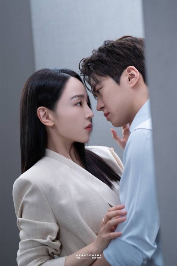 배우 신혜선 공명 주연의 tvN 토일드라마 '은밀한 감사'가 매주 자체 최고 시청률을 경신하고 있다. 특히 일요일 시청률이 유독 높다는 점이 흥미롭다. /매니지먼트 시선