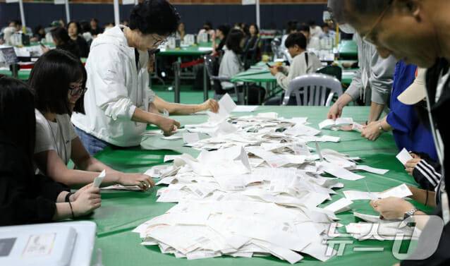 대전권 7개 대학 총학생회가 오는 16일 지방선거 정책 제안 발표회를 개최한다. 사진은 제21대 대통령 선거 개표 모습. (사진=뉴스1)