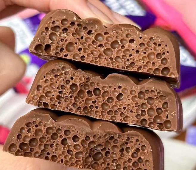 에어레이티드(Aerated) 초콜릿의 대명사인 캐드버리 '버블리' 단면. 틱톡 캡처
