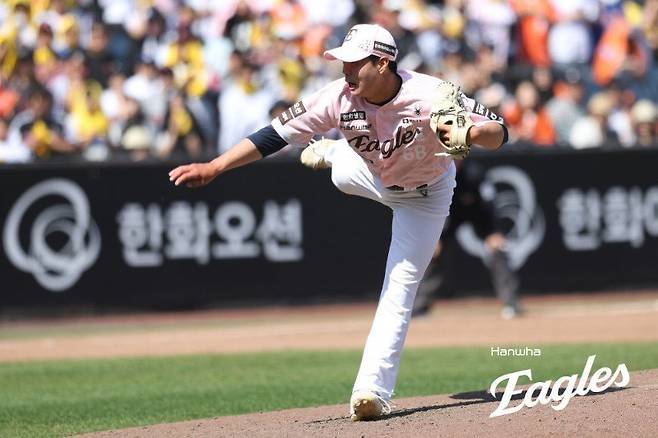 박준영이 10일 안방 한화생명볼파크에서 열린 LG전에서 선발 등판해 역투하고 있다. 한화 제공
