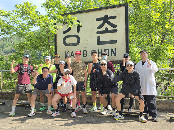 ▲ 정광열 국민의힘 춘천시장 예비후보는 10일 춘천역에서 강촌역까지 이어지는 14㎞ 거리를 직접 달리며 청년 정주와 원도심 활성화 방안 공약을 발표했다. 정광열 후보 캠프 제공