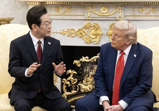 President Lee Jae Myung and U.S. President Donald Trump hold summit talks at the White House in Washington on Aug. 25, 2025. [YONHAP]