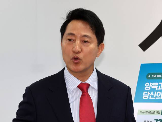 오세훈 국민의힘 서울시장 후보가 9일 오전 서울 종로구 선거 사무실에서 4050 맞춤형 종합지원 공약을 발표하고 있다. 뉴시스
