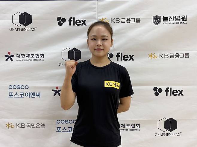[서울=뉴시스] 여서정(제천시청)이 10일 충북 진천의 진천국가대표선수촌 기계체조장에서 열린 '2026년 기계체조 국가대표 및 국제대회 파견 대표선수 최종선발전'에서 최종 1위에 오른 뒤 미소짓고 있다. (사진=올댓스포츠 제공) 2026.05.10. *재판매 및 DB 금지
