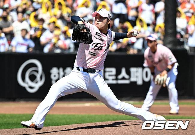 [OSEN=대전, 조은정 기자]9일 오후 대전 한화생명볼파크에서 2026 신한 SOL KBO리그 한화 이글스와 LG 트윈스의 경기가 열렸다.이날 한화는 왕옌청을 LG는 치리노스를 선발로 내세웠다.1회초 한화 왕옌청이 역투하고 있다. 2026.05.09 /cej@osen.co.kr