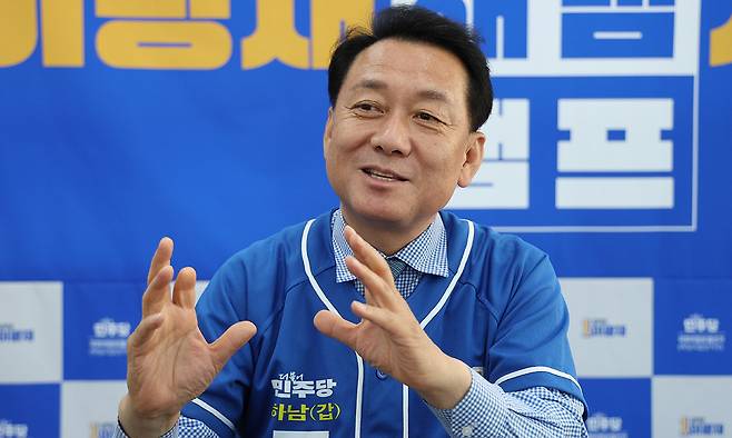 6·3 지방선거와 함께 치러지는 경기 하남갑 국회의원 보궐선거에 출마한 더불어민주당 이광재 후보가 지난 8일 하남시에 위치한 이 후보 캠프 사무실에서 세계일보와 인터뷰하고 있다. 이 후보는 “지역구 성적표가 정치인의 성적표가 돼야 한다”며 “AI 시대에 하남을 ‘녹색 미래도시’로 만들겠다. 하남이 곧 이광재의 성적표”라고 강조했다.하남=남정탁 기자