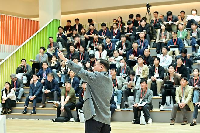 지난해 4월 열린 ‘스마트 제조 솔루션 서밋’ 현장 모습. 포항시 제공