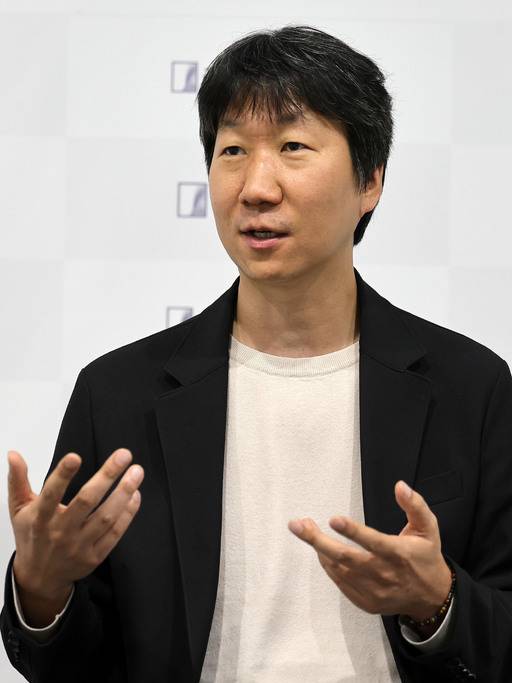 조민수 포스텍(포항공대) 무은재(無垠齋) 석좌교수(컴퓨터공학과)&nbsp;지난달 30일 서울 서초구 국가AI연구거점(NAIRL) 사무실에서 한국 AI 연구의 현주소에 대해서 설명하고 있다. 이재문 기자