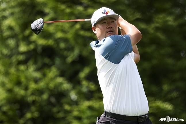 '환상 호수샷' 임성재, PGA 트루이스트 챔피언십 3R 공동 4위... 선두와 4타 차