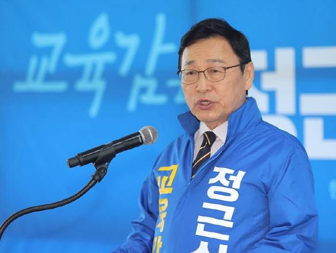 정근식 서울시교육감 예비후보가 지난달 8일 서울 종로구 운현하늘빌딩 내 선거 사무실에서 6월 서울시 교육감 선거 출마 기자회견을 하고 있다. (사진=연합뉴스)