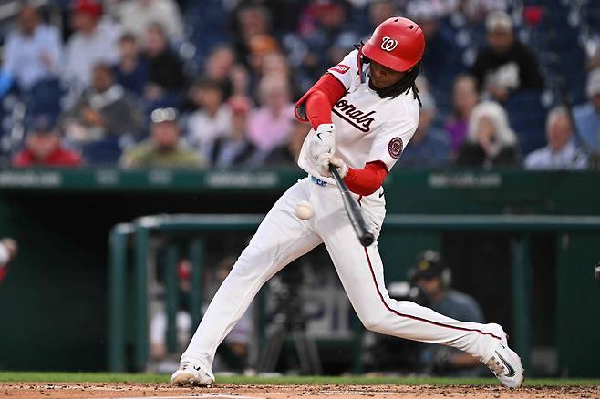 WASHINGTON, DC - MAY 06: CJ Abrams #5 of the Washington Nationals hits an RBI double in the fourth inning against the Minnesota Twins at Nationals Park on May 06, 2026 in Washington, DC.   Jamie Sabau/Getty Images/AFP (Photo by Jamie Sabau / GETTY IMAGES NORTH AMERICA / Getty Images via AFP)







<저작권자(c) 연합뉴스, 무단 전재-재배포, AI 학습 및 활용 금지>