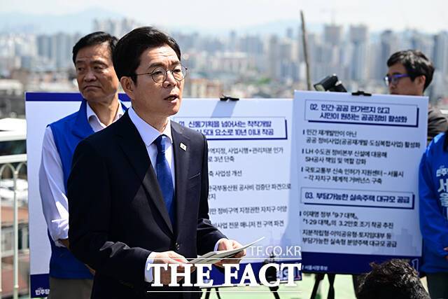 [더팩트ㅣ남윤호 기자] 정원오 더불어민주당 서울시장 후보가 29일 오전 서울 성북구 장위동의 한 아파트 옥상에서 부동산 정책 발표를 하고 있다.