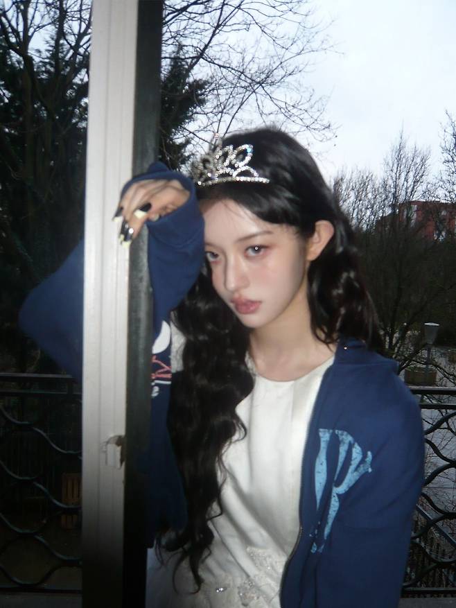 5월 11일 생일을 아일릿 민주. 인스타그램 @illit_official