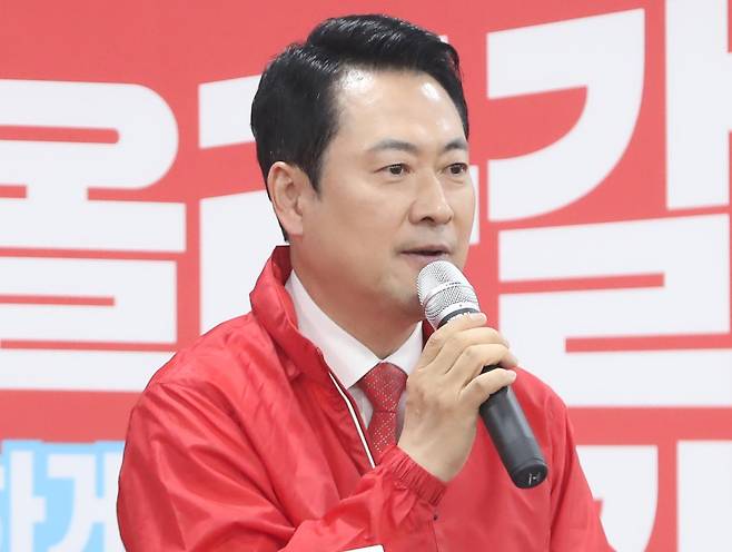 장동혁 국민의힘 대표가 11일 국민의힘 울산시당 5층 강당에서 열린 시당 선대위 발대식 및 후보자 공천장 수여식에 참석해 인사말을 하고 있다. 2026.5.11/뉴스1