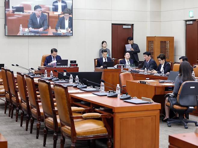 11일 오후 서울 여의도 국회에서 열린 국방위원회 전체회의에서 ‘나무호 피격관련 긴급현안질의’가 진행되고 있다. 이날 전체회의는 국민의힘 주도의 ‘나무호 피격관련 긴급현안질의’가 열렸지만 정부·여당 인사는 불참했다. 2026.5.11 ⓒ 뉴스1