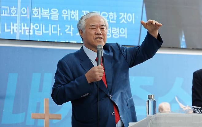 전광훈 사랑제일교회 목사가 11일 오전 서울 성북구 장위동 사랑제일교회에서 기자회견을 열어 입장을 밝히고 있다. 박종식 기자 anaki@hani.co.kr