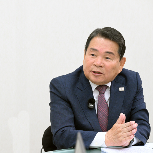 ▲ 신경호 도교육감 후보가 10일 강원도민일보 스튜디오에서 열린 ‘6·3 지방선거 직격인터뷰’에서 교사들이 마음껏 교수학습활동을 할 수 있는 밝은 학교 분위기를 만들어 나갈것이라고 밝히고 있다. 서영 기자