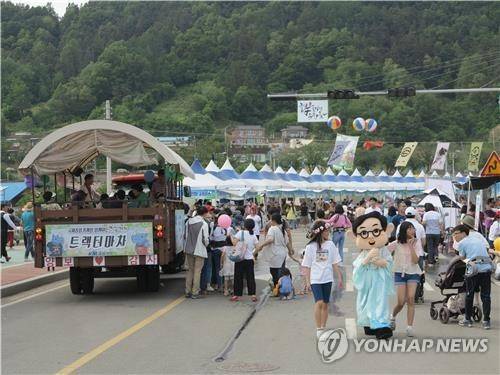 지용제 행사 장면 [연합뉴스 자료사진]