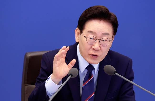 이재명 대통령이 12일 청와대에서 열린 국무회의 겸 제8차 비상경제점검회의에서 발언하고 있다. / 제공=뉴스1