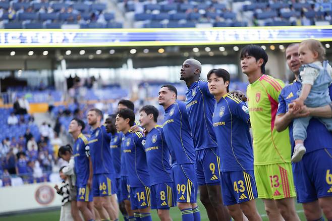 울산문수축구경기장/ K리그1/ 울산HDFC vs 부천FC1995/ 울산 말컹, 단체/ 승리 세레머니/ photo by Jeongsoo Kim