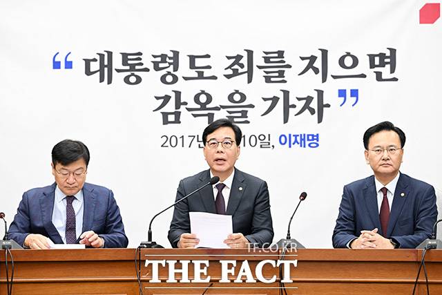 송언석 국민의힘 원내대표(가운데)가 12일 오전 서울 여의도 국회에서 열린 원내대책회의에서 모두발언을 하고 있다. /국회=남용희 기자