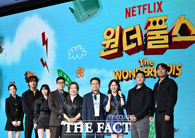 배우 최윤지 배나라 정이서 손현주 김해숙 박은빈 임성재 최대훈(왼쪽부터)이 12일 오전 서울 종로구 JW 메리어트 동대문 스퀘어에서 진행된 넷플릭스 새 오리지널 시리즈 '원더풀스' 제작발표회에 참석해 다양한 이야기를 나눴다. /이새롬 기자