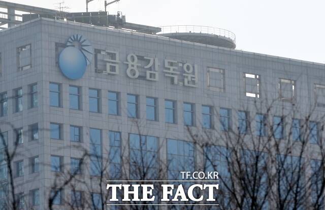 금융당국이 오는 7월 보험 판매수수료 제도 개편을 앞두고 설계사 유치 경쟁이 과열되는 양상을 포착한 가운데 소비자경보를 발령했다. /더팩트 DB