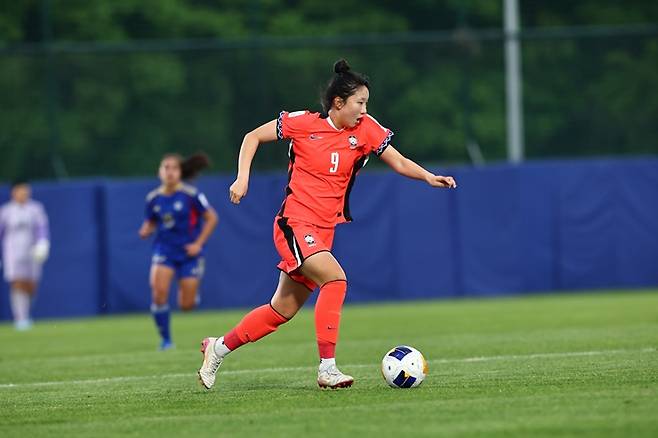 여자 U-17 대표팀 조안의 드리블 돌파(사진은 필리핀과의 조별리그 1차전). 사진=KFA