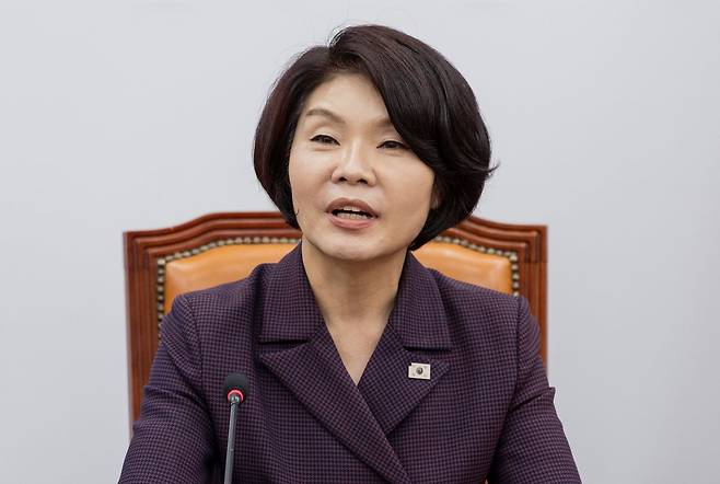 한정애 더불어민주당 정책위의장이 지난 7일 국회에서 열린 정책조정회의에서 발언하고 있다. 연합뉴스