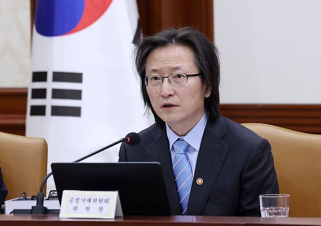 공정거래위원회가 조사국을 신설하는 등 조사 역량을 대폭 강화하는 방안을 추진한다 .주병기 공정거래위원장이 지난달 23일 서울 종로구 정부서울청사에서 열린 민생물가 특별관리 관계장관 TF 회의에서 발언을 하고 있다.