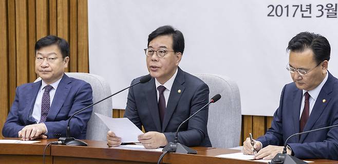 송언석 국민의힘 원내대표가 12일 국회에서 열린 원내대책회의에서 발언하고 있다. [연합뉴스]