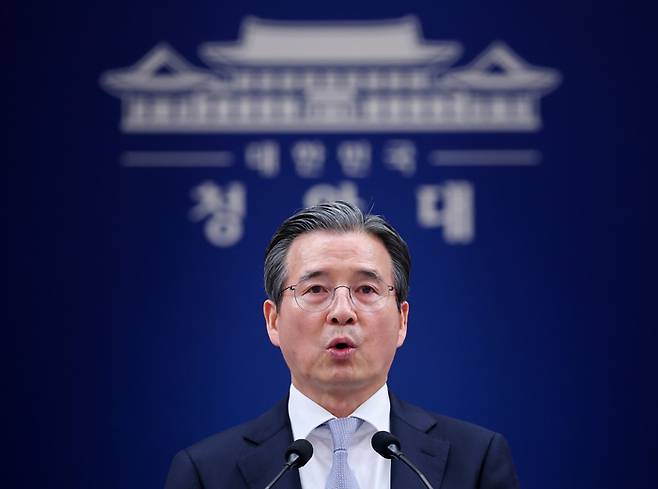 브리핑하는 김용범 정책실장. [연합뉴스]