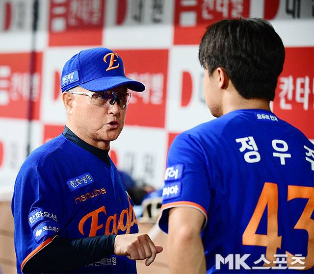 김경문 감독과 정우주. 사진=김영구 기자