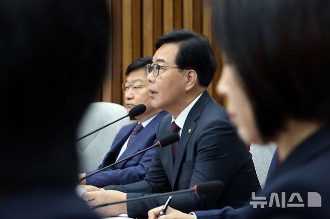 [서울=뉴시스] 고승민 기자 = 송언석 국민의힘 원내대표가 12일 서울 여의도 국회에서 열린 원내대책회의에서 발언하고 있다. 2026.05.12. kkssmm99@newsis.com