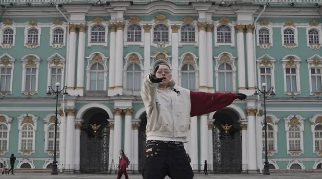 래퍼 비와이의 신곡 ‘SOUTHSIDE FREESTYLE’ 뮤직비디오. 자료 : 비와이 유튜브