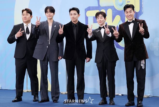 개그맨 문세윤, 배우 유선호, 이준, 가수 딘딘, 방송인 김종민 /사진=김휘선 hwijpg@