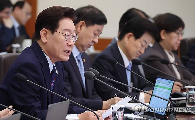 이재명 대통령, 국무회의 발언 (서울=연합뉴스) 한상균 기자 = 이재명 대통령이 12일 청와대에서 열린 국무회의 겸 비상경제점검회의에서 발언하고 있다. 2026.5.12 xyz@yna.co.kr