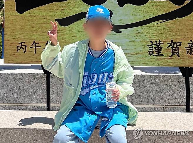 청송 주왕산서 실종된 초등생 A군 (청송=연합뉴스) 지난 10일 대구에서 가족과 함께 경북 청송군 주왕산국립공원 내 사찰을 찾았다가 홀로 주봉으로 등산하러 나선 A(11ㆍ초6)군이 실종돼 수색 작업이 이뤄지고 있다. 사진은 A군이 실종 당일 촬영한 사진. 2026.5.11 [A군 가족 제공. 재판매 및 DB금지] psjpsj@yna.co.kr