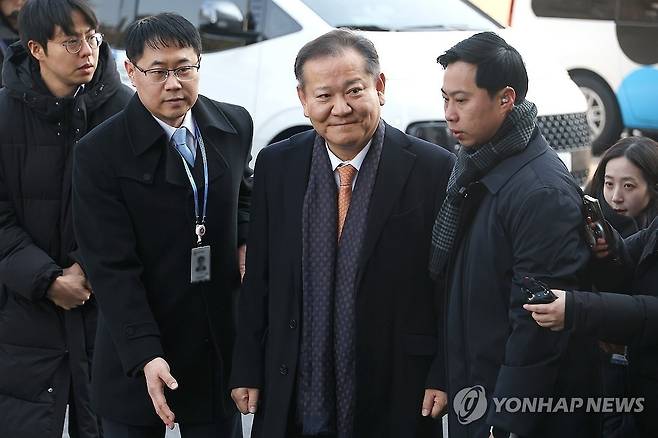 이상민 전 행정안전부 장관, 탄핵심판 7차 변론 출석 (서울=연합뉴스) 이상민 전 행정안전부 장관이 11일 서울 종로구 헌법재판소에서 열린 윤석열 대통령 탄핵심판 7차 변론에 출석하고 있다. 2025.2.11 [사진공동취재단] photo@yna.co.kr