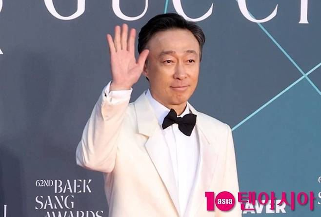 이성민이 백상예술대상 레드카펫에서 포즈를 취하고 있다. / 사진=텐아시아DB