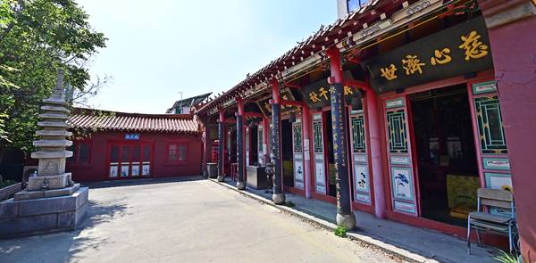 차이나타운에 거주하는 화교들이 춘절, 중추절 등 주요 명절 때 제례 행사를 올리는 의선당. 140년 가까운 세월 동안 인천지역 화교들의 공동체 의식을 결속하는 장소로 자리매김했다. 2026.5.9 /조재현기자 jhc@kyeongin.com