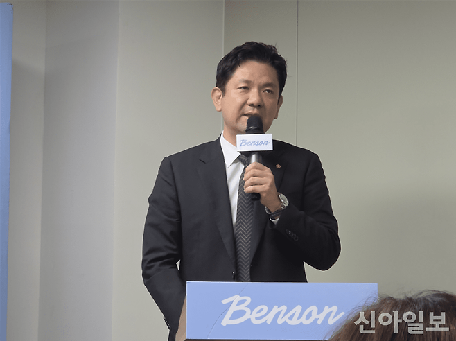 윤진호 베러스쿱크리머리 대표가 12일 경기도 포천 생산센터에서 미디어 간담회를 열고 벤슨의 지난 1년간의 성과와 청사진에 대해 설명하고 있다. [사진=신현숙 기자]