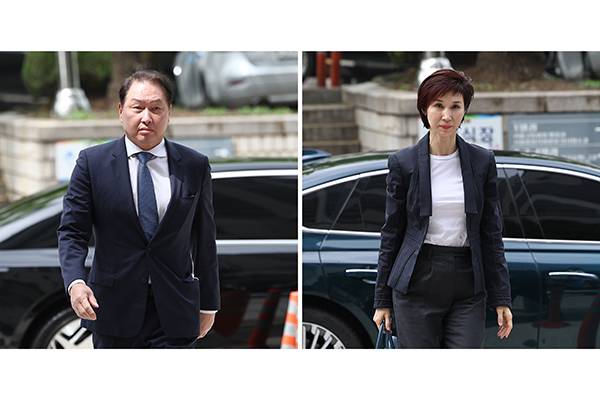 최태원 SK그룹 회장(사진 왼쪽)과 노소영 아트센터 나비 관장. 연합뉴스