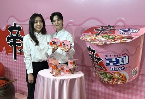 신제품 농심 신라면 로제[촬영: 정수인 기자]