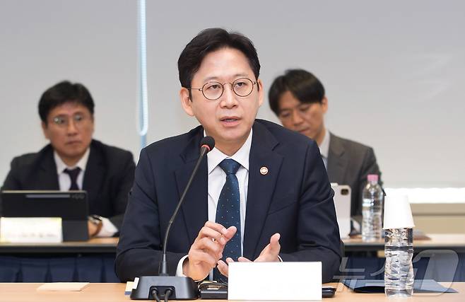 배경훈 부총리 겸 과학기술정보통신부 장관이 8일 오전 서울 종로구 광화문교보빌딩 국가과학기술자문회의 대회의실에서 열린 빅테크 AI기업 사이버보안 프로젝트 관련 전문가 간담회에서 발언하고 있다. (과학기술정보통신부 제공. 재판매 및 DB 금지) 2026.5.8 ⓒ 뉴스1