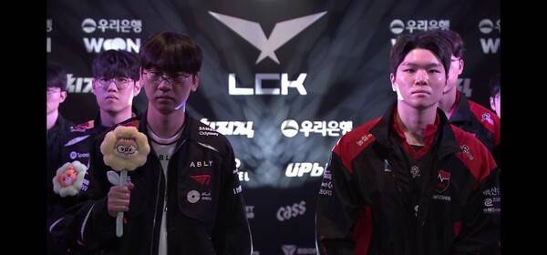 13일 서울 종로구 롤파크에서 열린 '2026 리그 오브 레전드 챔피언스 코리아(LCK)' 정규 시즌 2라운드 1경기 1세트에서 T1이 농심 레드포스를 상대로 1승을 먼저 선취했다.(T1 & 농심 레드포스 =1:0)./사진=네이버 치지직 라이브영상 캡처